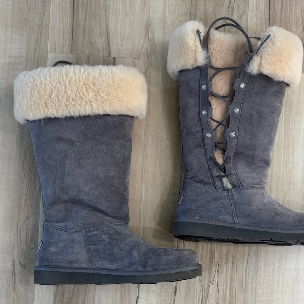UGG Gray Suede Shearling Lined Lace-up Boots size 9